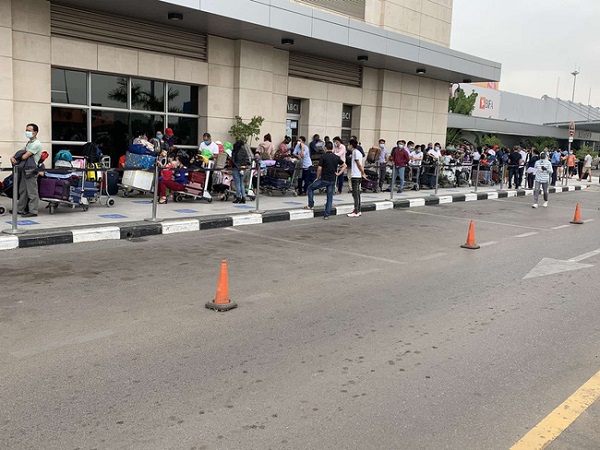 Đưa hơn 340 công dân Việt Nam từ Angola về nước