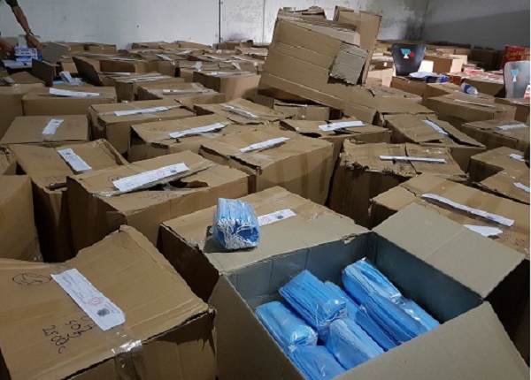 TP.HCM: Tạm giữ gần 900.000 chiếc khẩu trang không rõ nguồn gốc ở quận 4