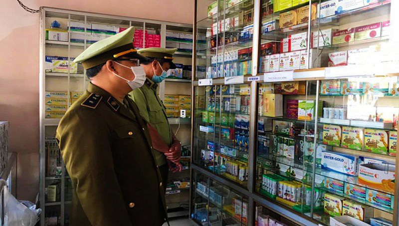 Lực lượng quản lý thị trường Quảng Trị ra quân kiểm tra các cơ sở kinh doanh thiết bị y tế trên địa bàn