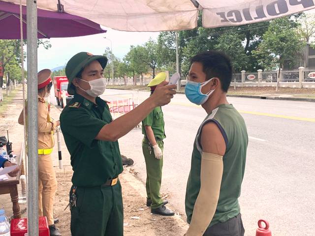 TP. Đà Nẵng siết chặt, kiểm tra y tế tại chốt phía nam đèo Hải Vân