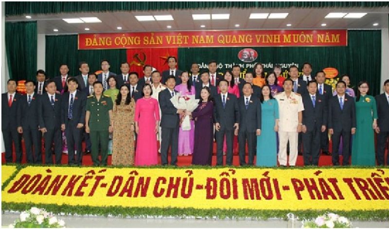 Ban Chấp hành Đảng bộ TP.Thái Nguyên khóa XVI ra mắt Đại hội.
