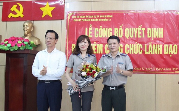 Lễ công bố quyết định bổ nhiệm bà Nguyễn Thị Hoàng Trinh được bổ nhiệm làm Phó Chi cục trưởng Chi cục THADS quận 12