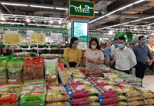 Hà Nội: Bảo đảm nguồn cung hàng hóa thiết yếu, mở ba kênh bán hàng online