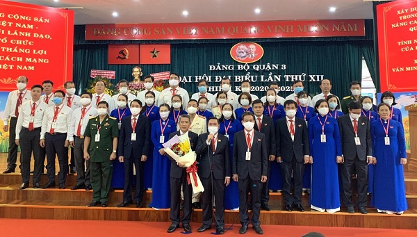 Bí thư quận ủy quận 3 Phạm Thành Kiên thay mặt BCH Đảng bộ quận 3 nhiệm kỳ 2020-2025 phát biểu nhận nhiệm vụ