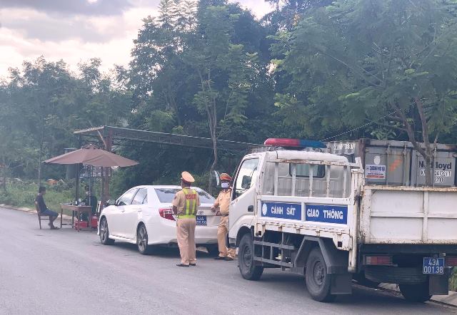 TP. Đà Nẵng siết chặt kiểm tra y tế trên đường Nguyễn Tất Thanh nối dài( đoạn ra đường tránh)