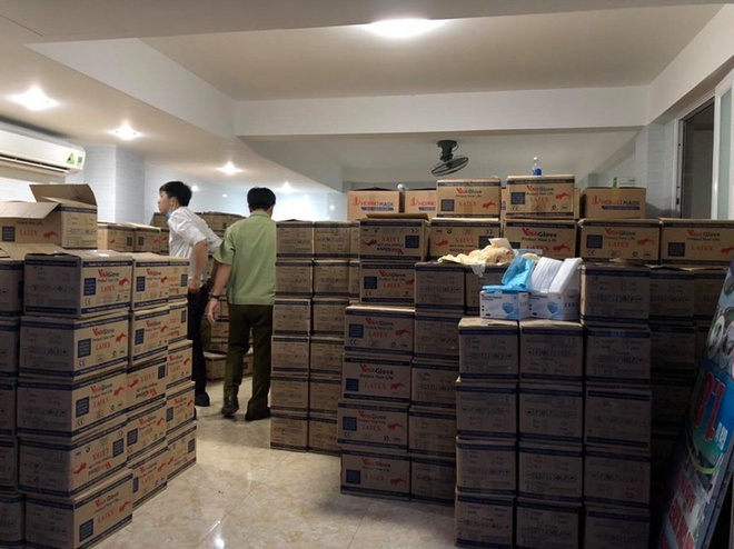 TP. HCM: Bắt hơn 4 triệu khẩu trang và găng tay không rõ nguồn gốc
