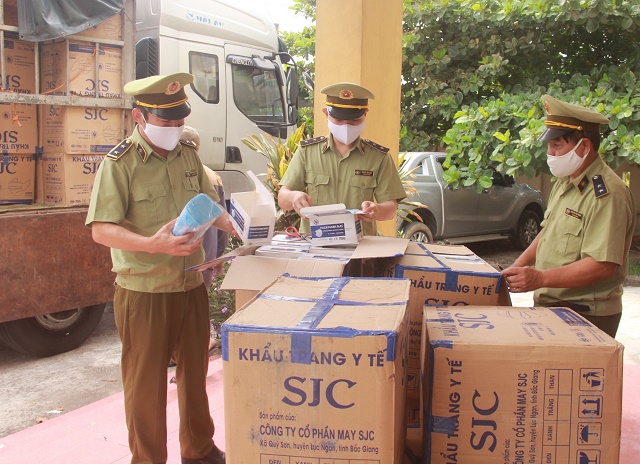 Xử lý nghiêm việc sản xuất khẩu trang, găng tay không đảm bảo chất lượng