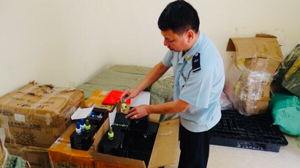 Thu giữ hơn 1.000 sản phẩm mỹ phẩm nhập lậu tại Quảng Ninh