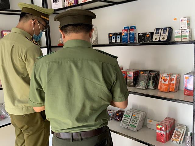 Nghệ An: Phạt gần 20 triệu đồng đối với shop “người lớn” kinh doanh hàng lậu qua Facebook