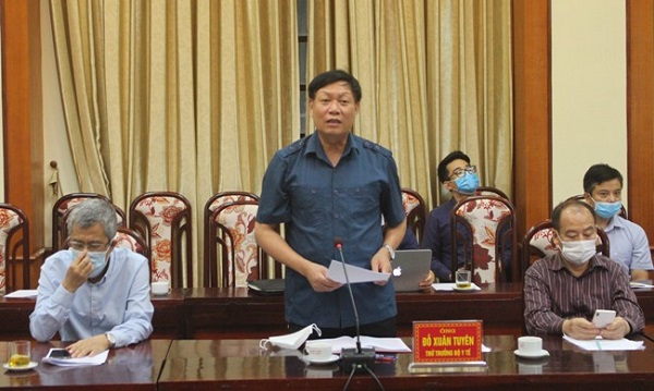 Thứ trưởng Bộ Y tế Đỗ Xuân Tuyên, Phó Trưởng ban Thường trực Ban Chỉ đạo Quốc gia phòng, chống dịch COVID-19 phát biểu tại buổi làm việc