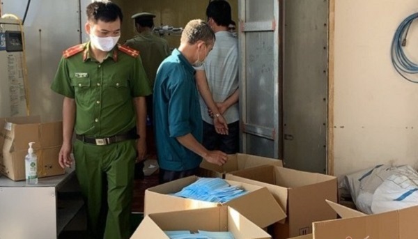 Hải Dương: Phát hiện cơ sở sản xuất lậu 70.000 chiếc khẩu trang y tế