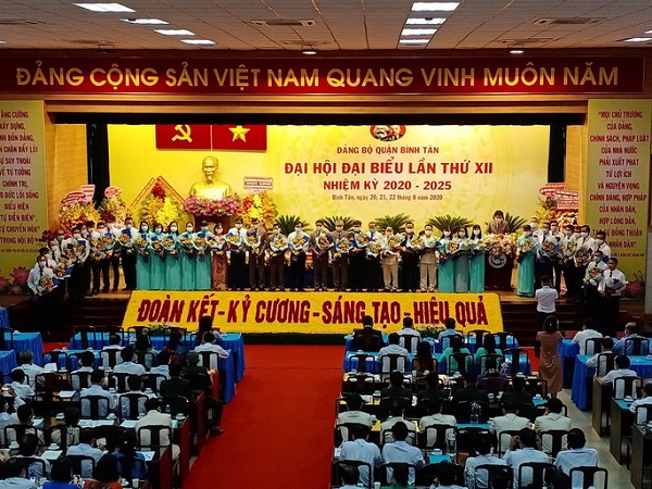 Ban Chấp hành Đảng bộ quận Bình Tân nhiệm kỳ 2020-2025 ra mắt đại hội