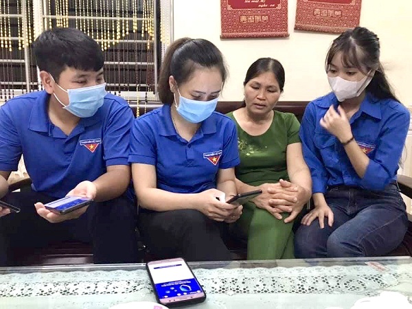 Phú Thọ: Tích cực triển khai cài đặt ứng dụng Bluezone trong ĐVTN và nhân dân