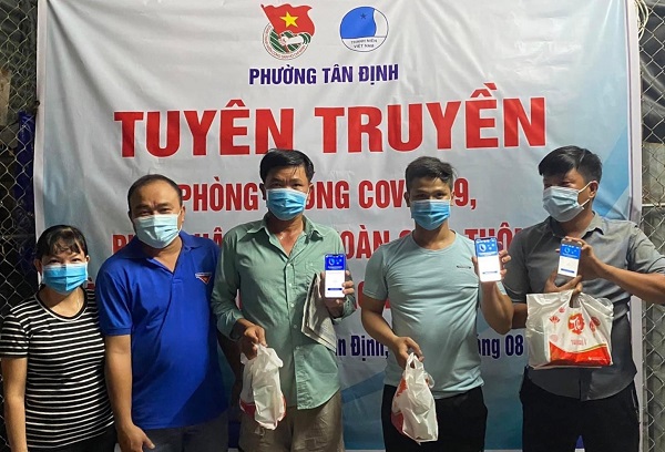 Bình Dương: Tặng quà và tuyên truyền phòng, chống dịch Covid-19 cho công nhân