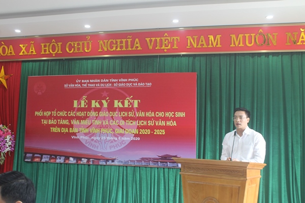 Ông Nguyễn Văn Huyến, Giám đốc Sở GD&ĐT Vĩnh Phúc phát biểu tại lễ ký kết
