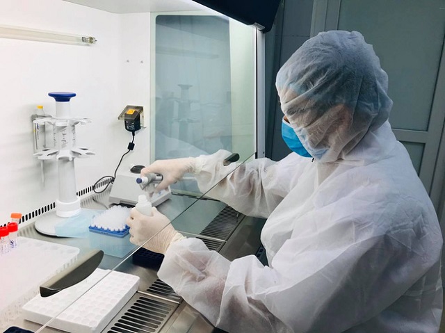 Xét nghiệm Real time - PCR tìm virus SARS-CoV-2 tại Bệnh viện Đa khoa tỉnh Thanh Hóa.