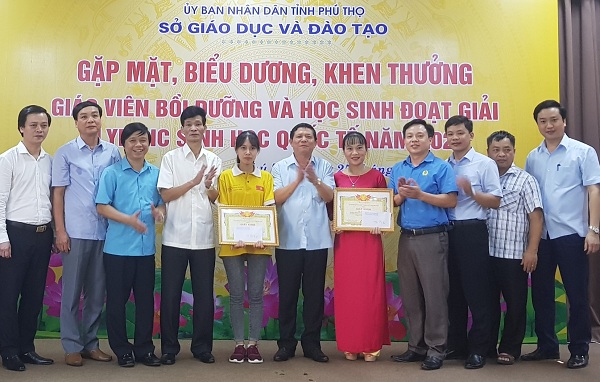 Phú Thọ: Khen thưởng giáo viên bồi dưỡng và học sinh đoạt giải Olympic Sinh học quốc tế năm 2020