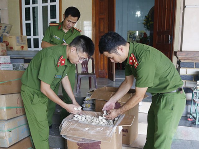 Hà Tĩnh: Phát hiện một hộ kinh doanh làm giả men rượu