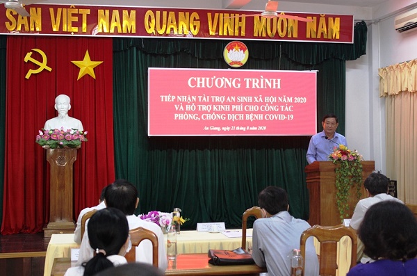 Ông Nguyễn Tiếc Hùng - Chủ tịch UBMTTQVN tỉnh An Giang - phát biểu tại buổi lễ