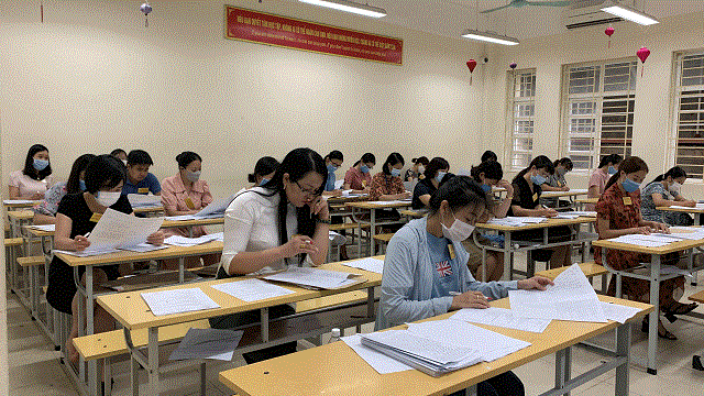 Giám khảo chấm bài thi môn ngữ văn kỳ thi tốt nghiệp THPT năm 2020
