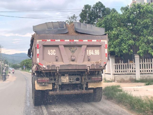 Đối với c&aacute;c loại xe &ocirc; t&ocirc; tải tự đổ lưu th&ocirc;ng chở đất, c&aacute;t, vật liệu x&acirc;y dựng, san lấp, cấm lưu th&ocirc;ng từ 6 giờ - 18 giờ 30 c&aacute;c ng&agrave;y 31/8 v&agrave; ng&agrave;y 2, 3, 4/9. Ri&ecirc;ng ng&agrave;y 5/9, tạm ngưng hoạt động buổi s&aacute;ng từ 6 giờ &ndash; 12 giờ.
