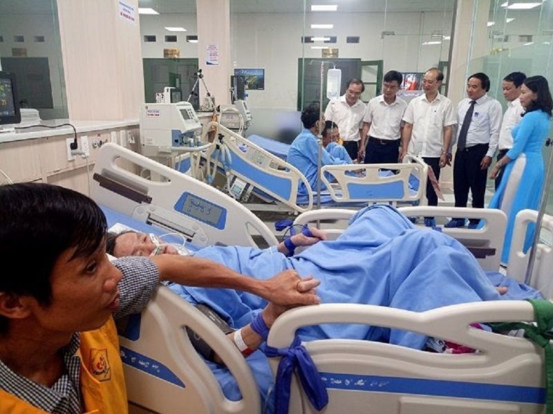 Đồng chí Đặng Ngọc Huy (đứng thứ 3 từ trái sang), Giám đốc Sở Y tế Thái Nguyên đi kiểm tra công tác phòng chống dịnh bệnh Covid-19 tại các cơ sở khám chữa bệnh trên điạ bàn tỉnh.