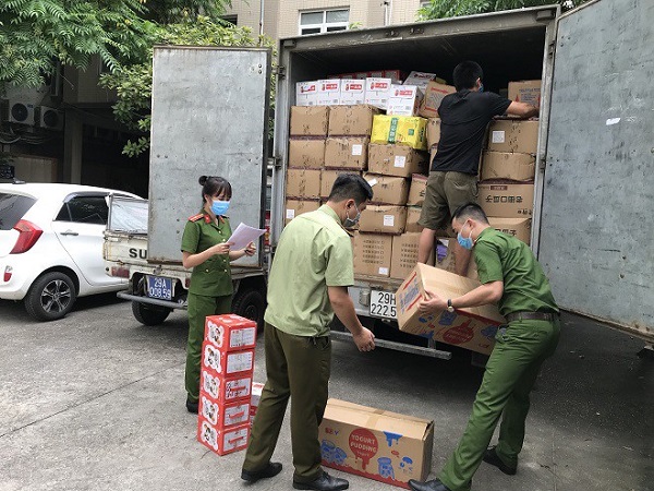 Hà Nội: Thu giữ thêm hàng nghìn sản phẩm bánh trung thu, nước hoa quả không rõ nguồn gốc xuất xứ