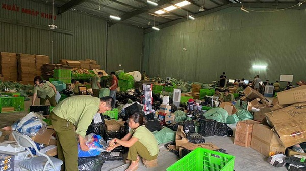 Hà Nội: Kiểm tra, xử lý hơn 3.000 vụ hàng lậu, gian lận thương mại trong tháng 8