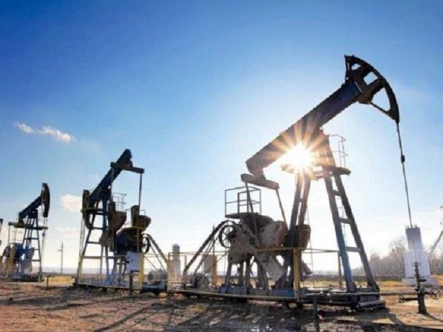 Giá xăng dầu hôm nay 31/8: Nhu cầu tiêu thụ yếu, giá dầu giảm trở lại