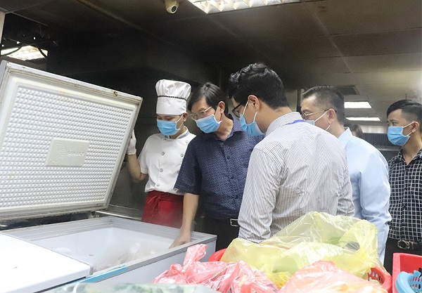 Hà Nội tiến hành kiểm tra việc bảo đảm an toàn thực phẩm dịp Tết Trung thu (Ảnh minh họa)