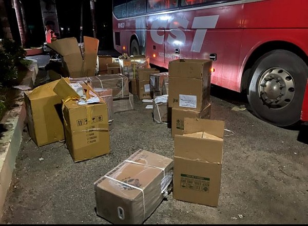 An Giang: Bắt giữ xe khách chở số lượng lớn hàng hóa không hóa đơn, chứng từ