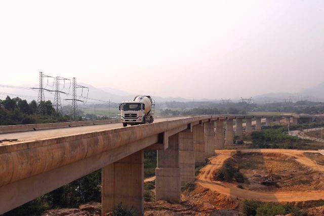 Cầu vượt Km64 giao với đường Nam Hải V&acirc;n (huyện H&ograve;a Vang, TP. Đ&agrave; Nẵng)