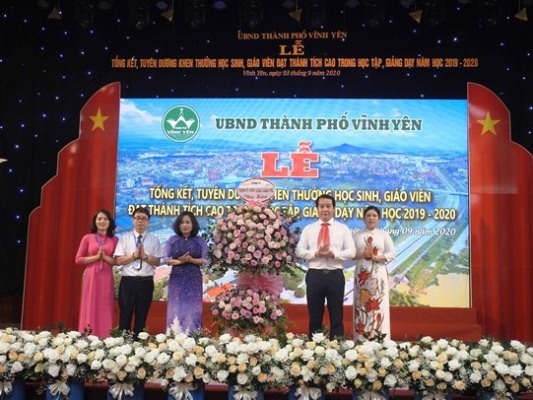 Thành phố Vĩnh Yên (Vĩnh Phúc): Tuyên dương, khen thưởng giáo viên, học sinh có thành tích cao