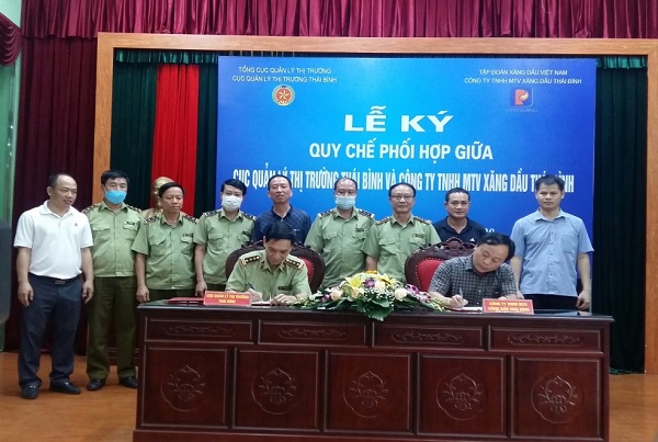 Cục Quản lý thị trường Thái Bình ký kết Quy chế phối hợp với Công ty TNHH MTV xăng dầu Thái Bình