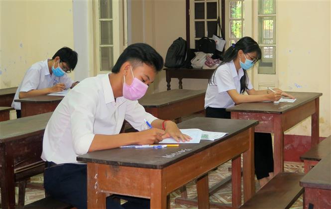 Trên 26.000 thí sinh thi tốt nghiệp THPT đợt 2 bắt đầu làm bài thi Ngữ văn