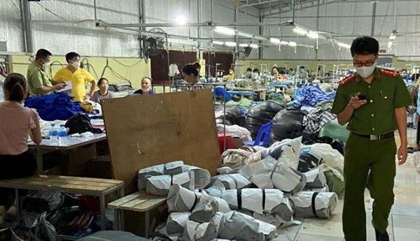 Hải Dương: Triệt phá cơ sở sản xuất áo phông giả các thương hiệu nổi tiếng
