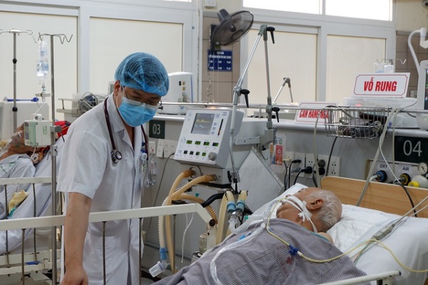Bệnh nhân đang được điều trị ngộ độc botulinum sau khi ăn pate Minh Chay