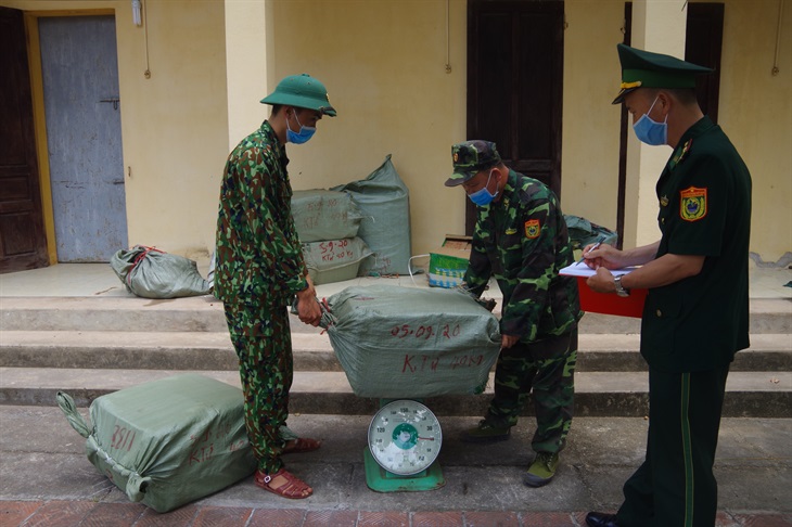 Thu giữ 210kg thuốc bắc nhập lậu trong đêm