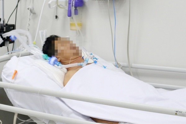 Bệnh nhân bị ngộ độc botulinum được điều trị tại Bệnh viện Chợ Rẫy.