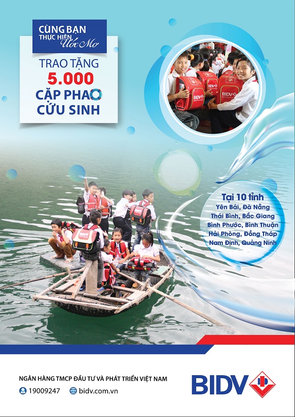 BIDV trao tặng 5.000 cặp phao cứu sinh tại 10 địa phương