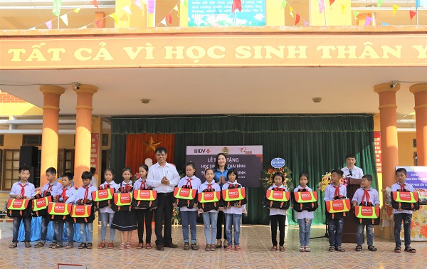 BIDV trao tặng cặp phao tại Thái Bình