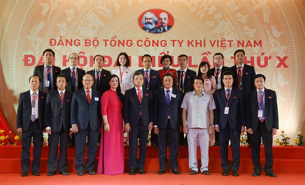 Các vị lãnh đạo cấp cao chúc mừng Đoàn đại biểu Đảng bộ KCM tham gia Đại hội Đảng bộ PV GAS nhiệm kỳ 2020 - 2025