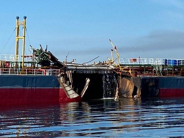 Vụ hỏa hoạn khiến tàu chở dầu Trung Thảo 36-BLC bị hư hỏng nặng.
