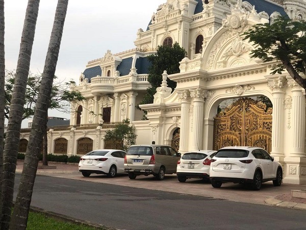 Đại gia xăng dầu Ngô Văn Phát bị bắt về tội “mua bán trái phép hoá đơn”.