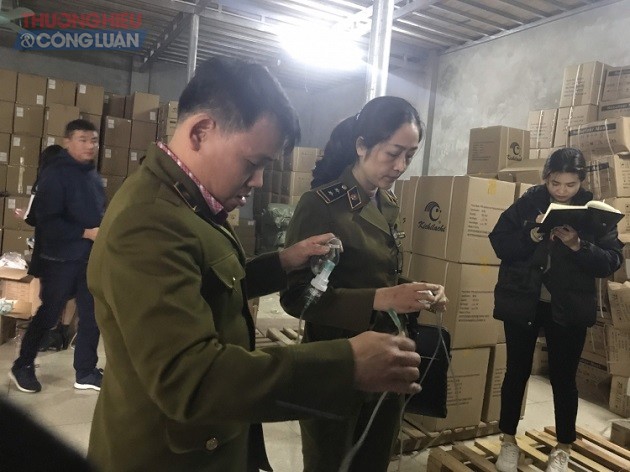 Cục QLTT Tỉnh Bắc Ninh tịch thu 900 bộ máy hút mũi và buộc tiêu hủy 358 chiếc bình đựng sữa giả nhãn hiệu PIGEON