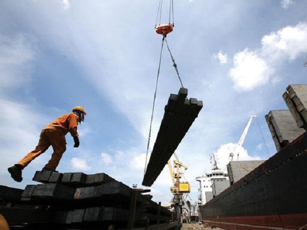 Việt Nam nhập khẩu gần 10 triệu tấn sắt thép trong 8 tháng