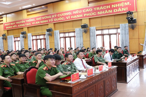 Các đại biểu tham dự buổi lễ