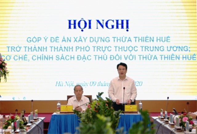 Thứ trưởng Bộ KH&ĐT Trần Quốc Phương và ông Phan Ngọc Thọ- Chủ tịch UBND tỉnh TT Huế chủ trì hội nghị
