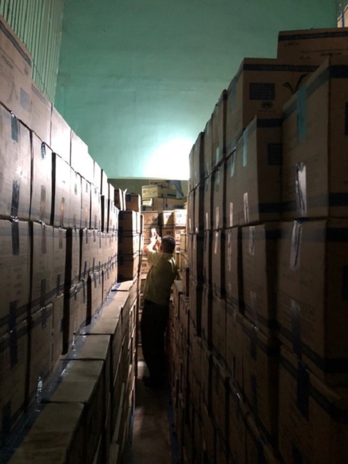 TP. HCM: 5.000 thùng găng tay y tế giả nhãn hiệu Khải Hoàn bị bắt giữ