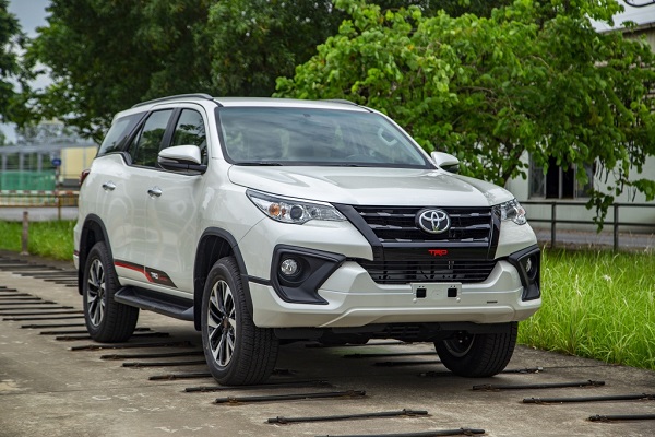 Triệu hồi gần 200 xe Toyota Fortuner tại Việt Nam